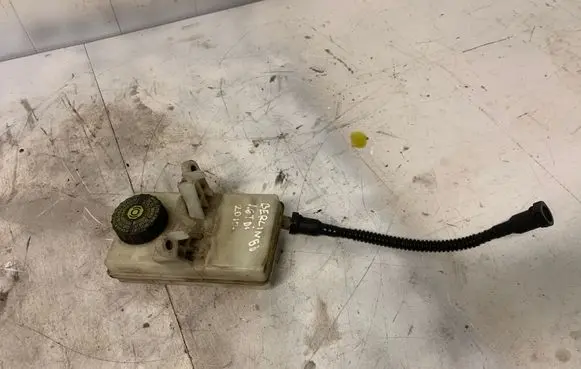 Citroen Berlingo Brake fluid reservoir 