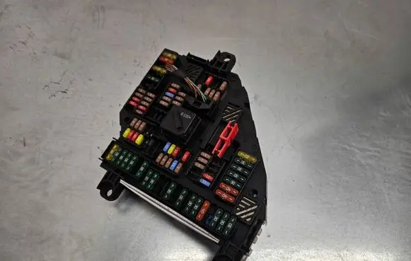 BMW 5 F10 F11 Fuse module 9210858