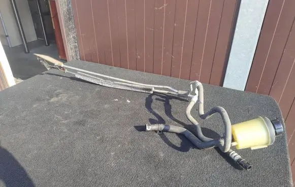 Volvo XC70 Power steering radiator 31280430