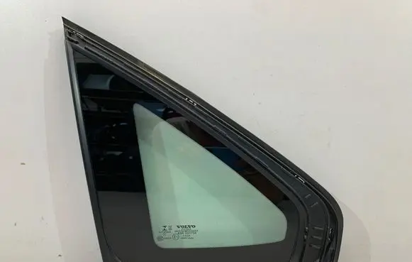 Volvo S90, V90 Rear side window 31108784