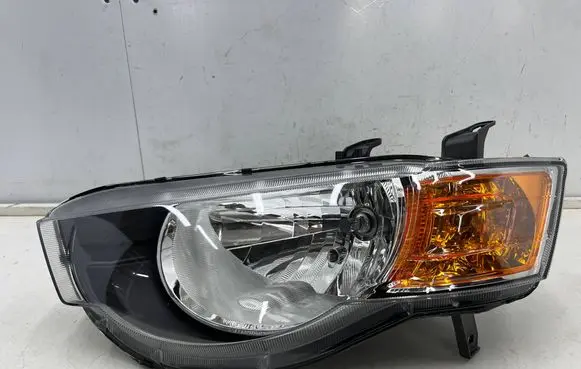 Mitsubishi Colt Headlight/headlamp 8301b179