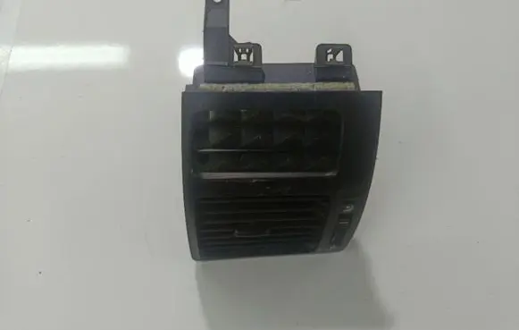 Volkswagen Touran I Dash center air vent grill 1T0819703A