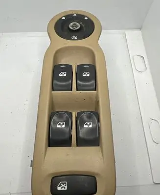 Renault Modus Electric window control switch 8200417848 32218W
