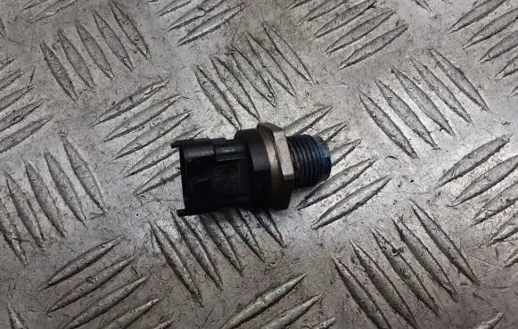 Opel Corsa C Fuel pressure regulator 0281002706