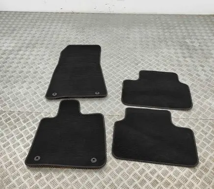 Volvo XC40 Car floor mat set 32328801 32328803