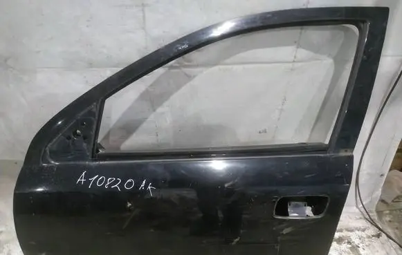 Opel Astra G Front door JUODOS