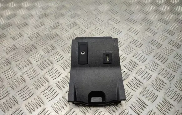Mercedes-Benz A W176 USB socket connector A2468230411