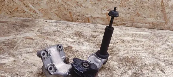 Mercedes-Benz 380 560SEC C126 Engine mounting bracket R1162235004