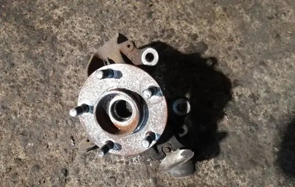 Ford Focus C-MAX Front wheel hub