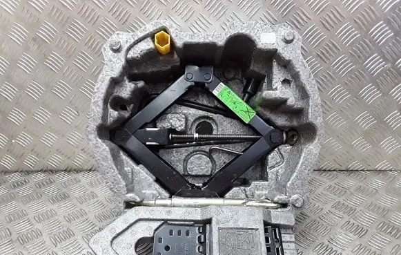 Citroen C6 Tool set 9653687080