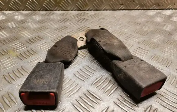 Lexus IS 200-300 Middle seatbelt buckle (rear) 7H4370