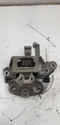 Opel Astra K Engine mount bracket