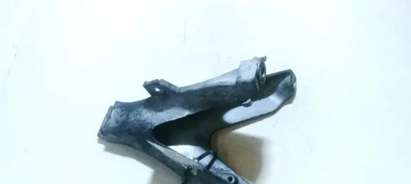 Audi A4 S4 B7 8E 8H Engine mounting bracket 8E0199308AR