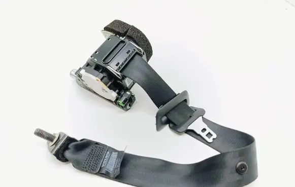 Volvo S60 Middle seatbelt (rear) 39822961