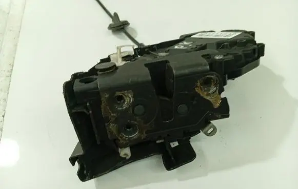 Volvo S80 Front door lock 
