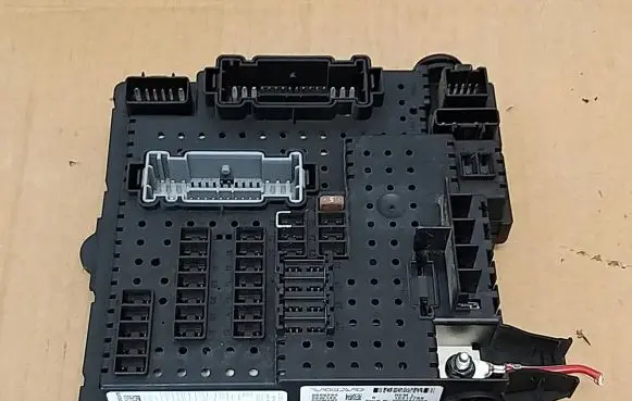 Volvo XC90 Fuse module 8688264
