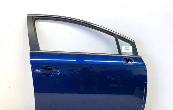 Toyota Avensis T270 Front door 8T5