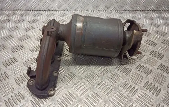 Volkswagen Polo IV 9N3 Exhaust manifold 03D131701C