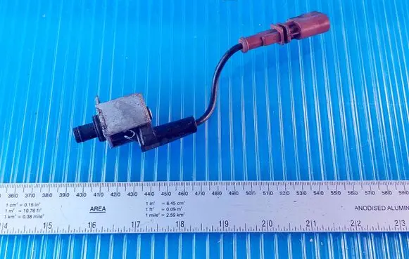 Volkswagen PASSAT B8 Turbo solenoid valve 04L907284 151014 2232421