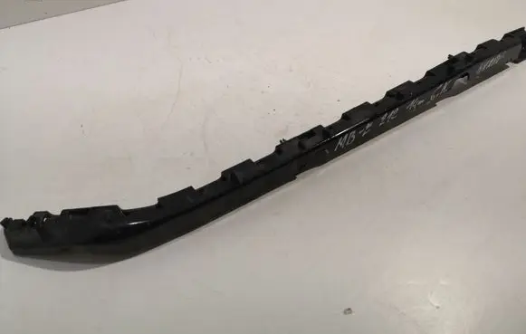 Mercedes-Benz E W212 Bumper support mounting bracket corner 