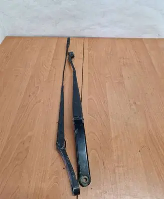 Volkswagen PASSAT B6 Front wiper blade arm 3C1955410B