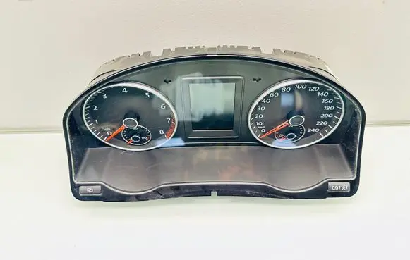 Volkswagen Golf Plus Speedometer (instrument cluster) 5M0920870