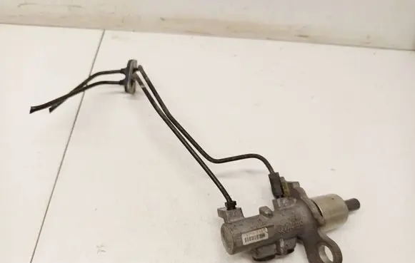 Audi A4 S4 B5 8D Master brake cylinder 243514
