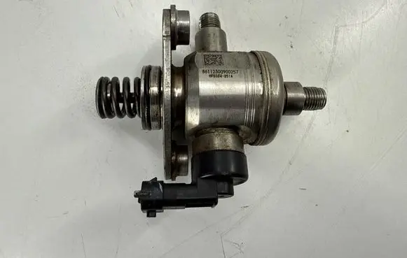 Chevrolet Camaro Fuel injection high pressure pump 12641740 HFS034251A
