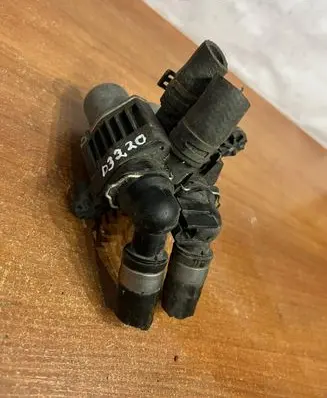 Mercedes-Benz E W210 Coolant heater control valve 0235451628 D3220