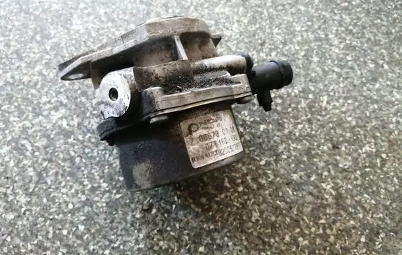 Renault Kangoo I Vacuum pump 8200577807