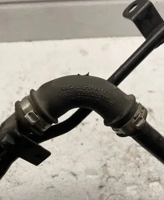 Audi A4 S4 B6 8E 8H Engine coolant pipe/hose 8E0121049