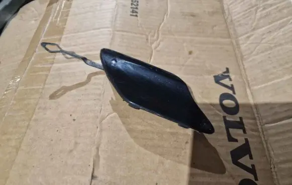 Rear bumper row hook cap/cover