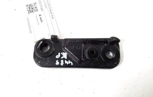 Engine mounting bracket