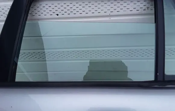Jaguar X-Type Rear door window glass