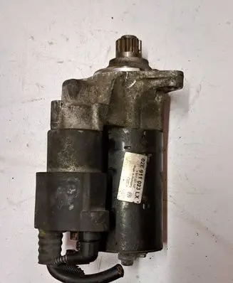 Volkswagen Touran I Starter motor 02E911023L 0001123036 06012012