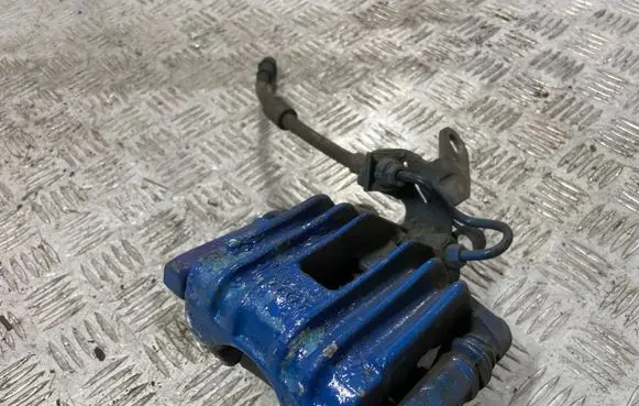 Volkswagen Jetta VI Rear brake caliper