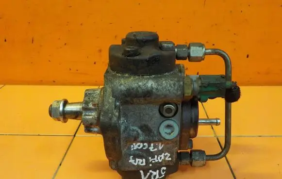 Opel Zafira B Fuel injection high pressure pump 55581885