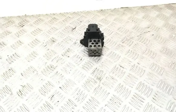 Peugeot 3008 I Coolant fan relay 9658508980 8241005