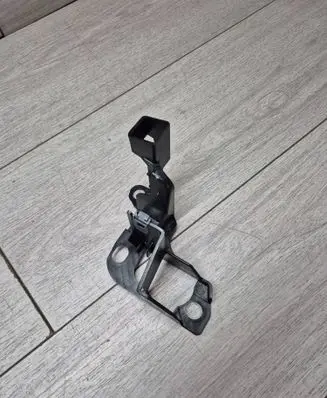 Renault Clio V Headlight/headlamp mounting bracket 622104863R