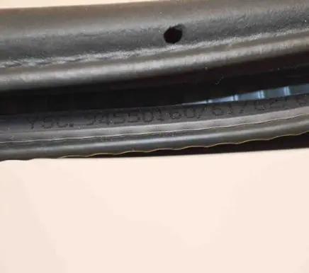 Opel Mokka Rubber seal front coupe door 94550160