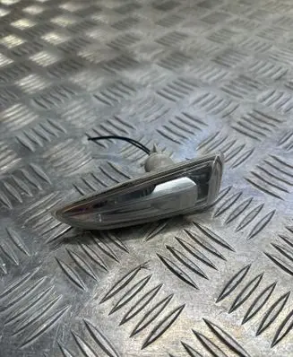 Opel Astra J Front fender indicator light 13273103