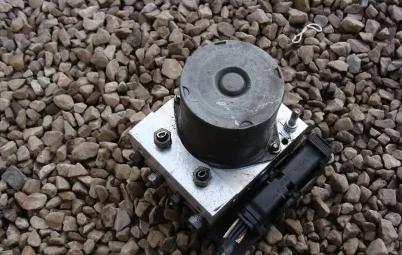 Nissan Note (E12) ABS Pump 0265950496