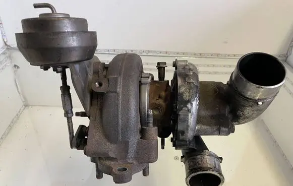 Toyota Avensis T250 Turbo 172010R020 05032300185