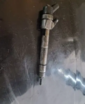 Mercedes-Benz A W168 Fuel injector 0445110015