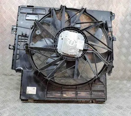 Radiator cooling fan shroud