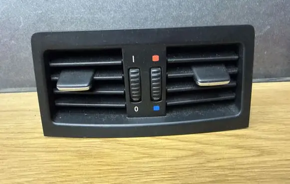 BMW 3 E90 E91 Rear air vent grill 6932023