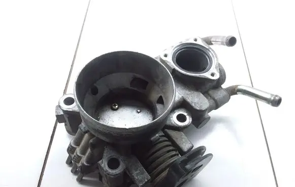 Mitsubishi Carisma Throttle valve