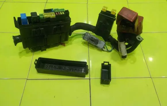 Nissan NV200 Fuse box set BEZPIECZNIKOW 14AB29