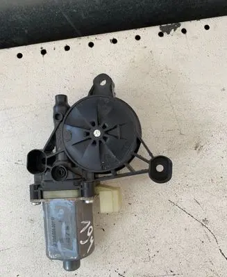 Audi A3 S3 8V Front door window regulator motor 5Q0959801B