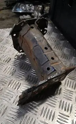 Toyota Avensis T270 Front bumper mounting bracket